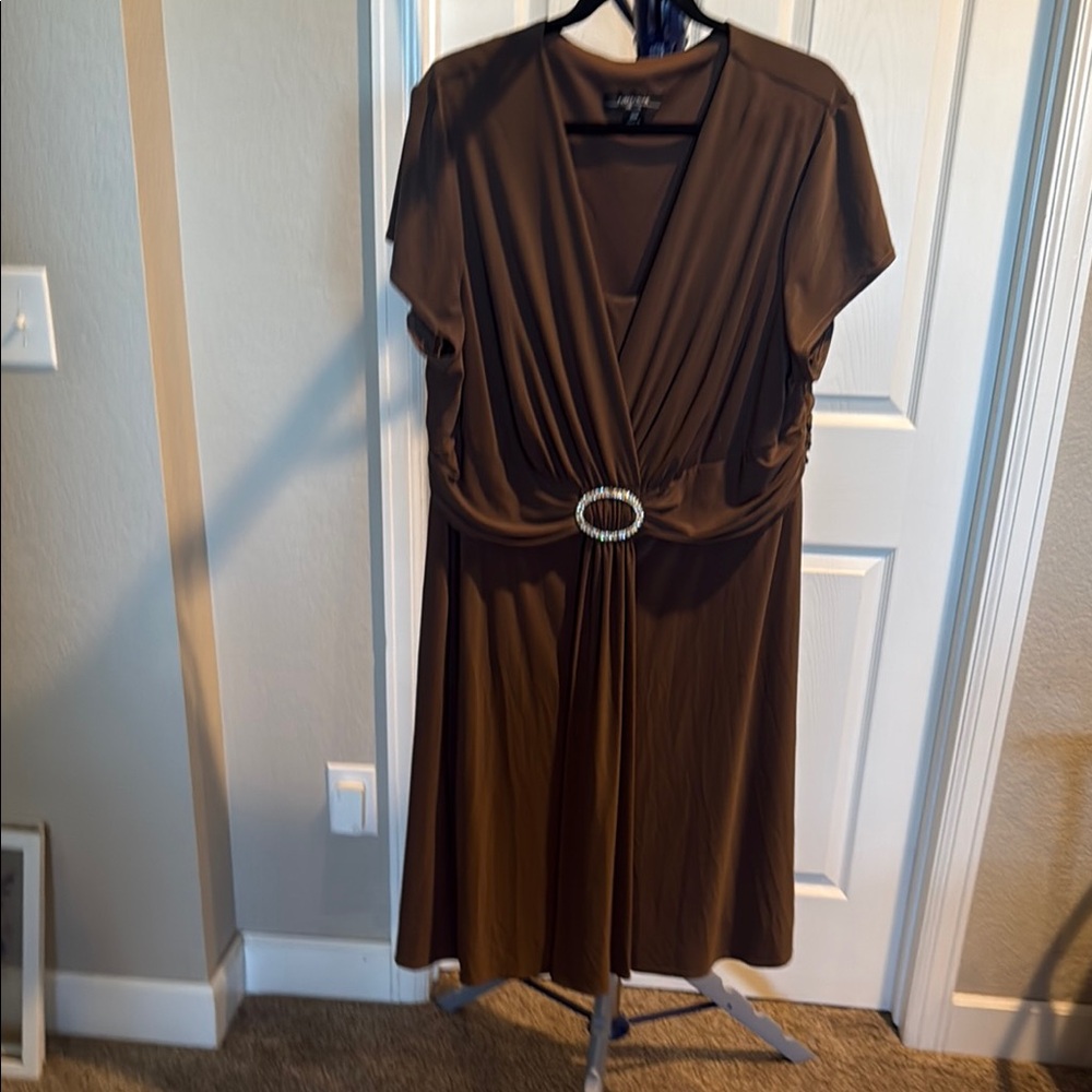 R&M Richards Brown Sheath Midi Dress V-Neck. Size 20
